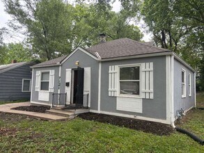 Building Photo - Updated 4 Bedroom, 2 Bathroom Home Near Waldo