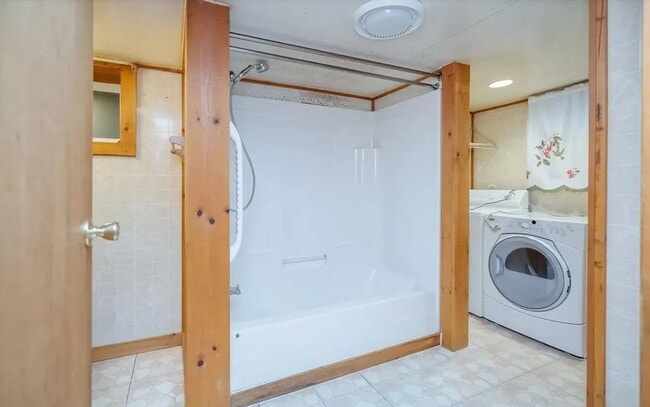 Building Photo - 2 Bedroom Apartment - Midtown Kingston
