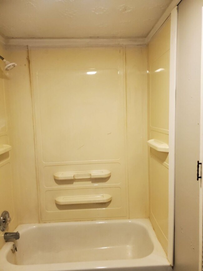 Building Photo - For Rent: 2 Bedroom, 1 Bathroom Home