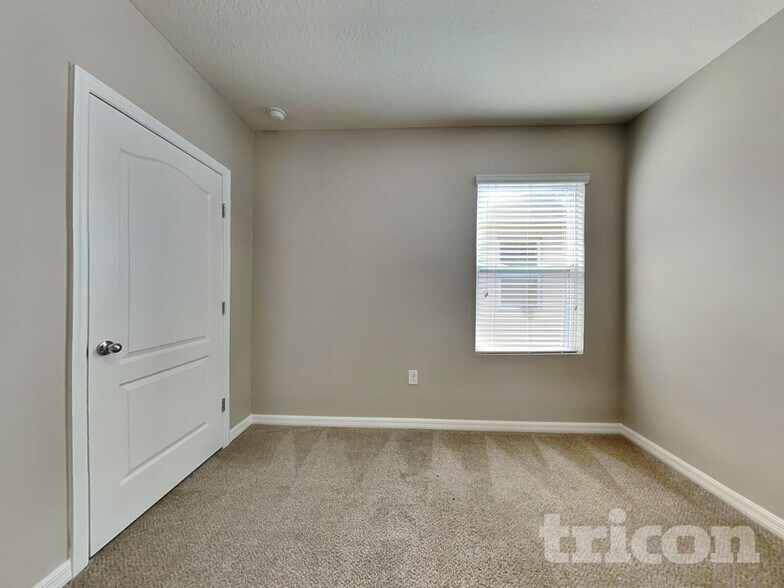 Building Photo - 4262 Roberta Dr