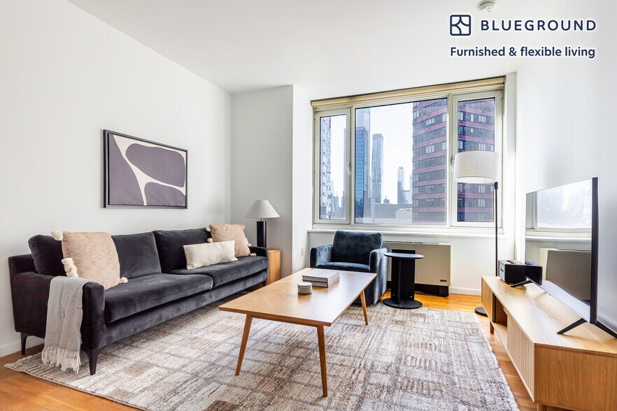 Primary Photo - 635 W 42nd St