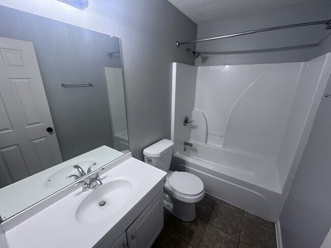 Building Photo - 34 Shamsie Dr