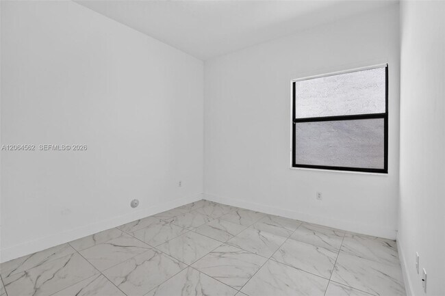 Building Photo - 4574 SW 173rd Ave
