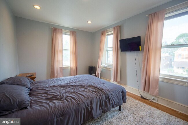 Building Photo - 511 Cinnaminson Ave