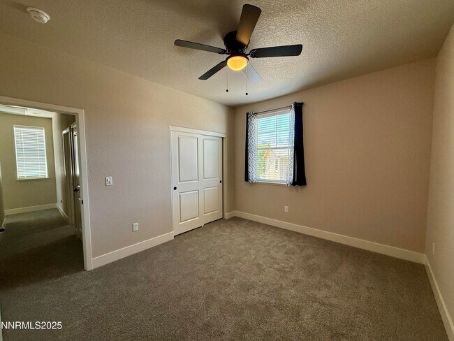 Building Photo - 452 Blackbird Ln