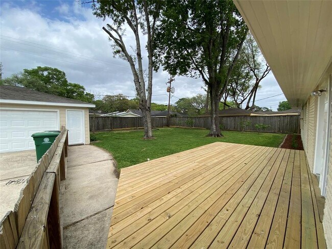 Building Photo - 5330 Wigton Dr