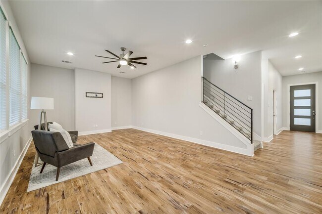 Building Photo - 18529 Staghorn Dr