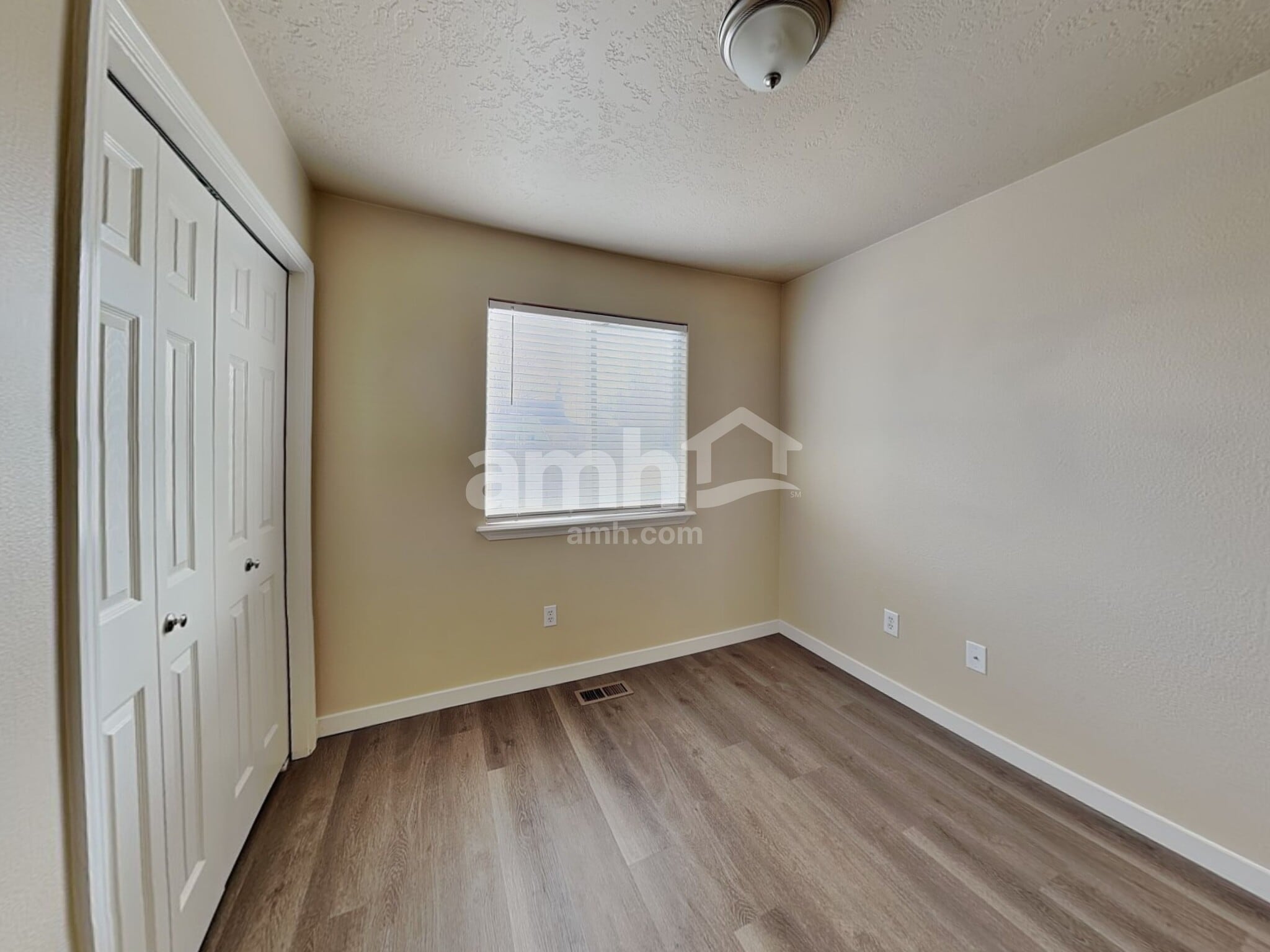 Building Photo - 19782 Amherst Ave