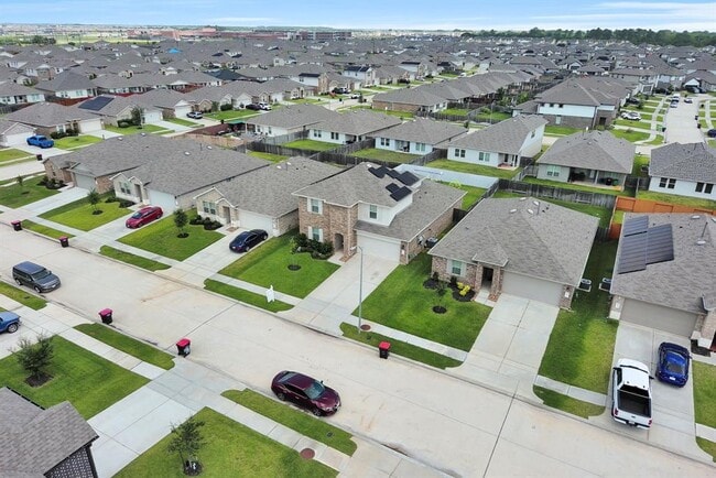 Building Photo - 22614 Petrizzi Ln