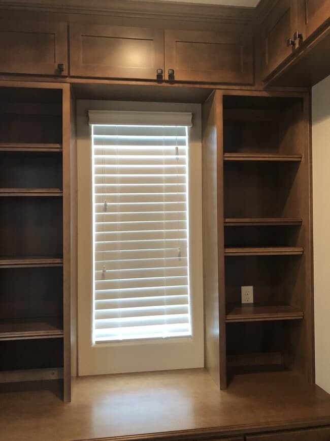 Building Photo - 5 bedroom Whitney Ranch Beauty! Walking di...