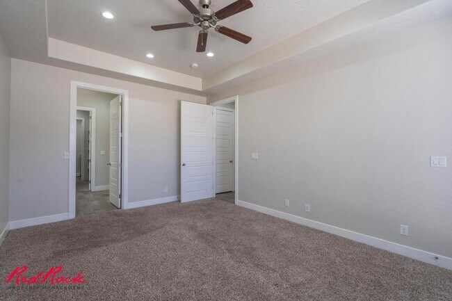 Building Photo - Pet Friendly 4 Bedroom Home! Internet Incl...