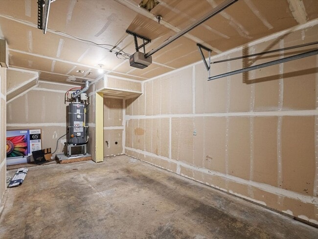 Building Photo - Available Now - 2 Bed/2 Bath End Unit Townhouse with Garage - Issaquah