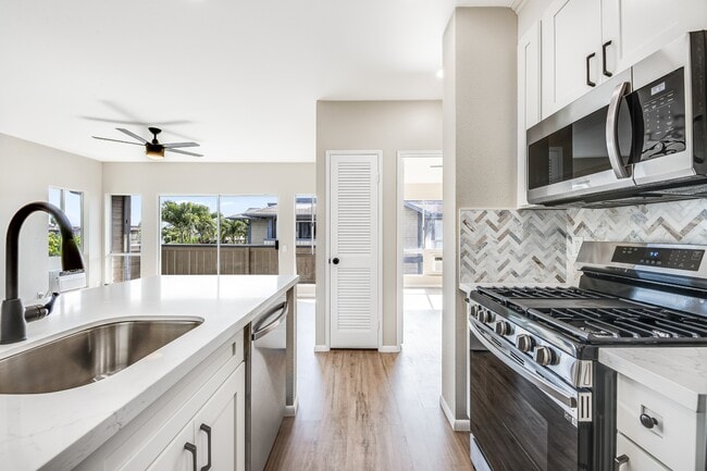 Building Photo - 91-284-284 Hanapouli Cir