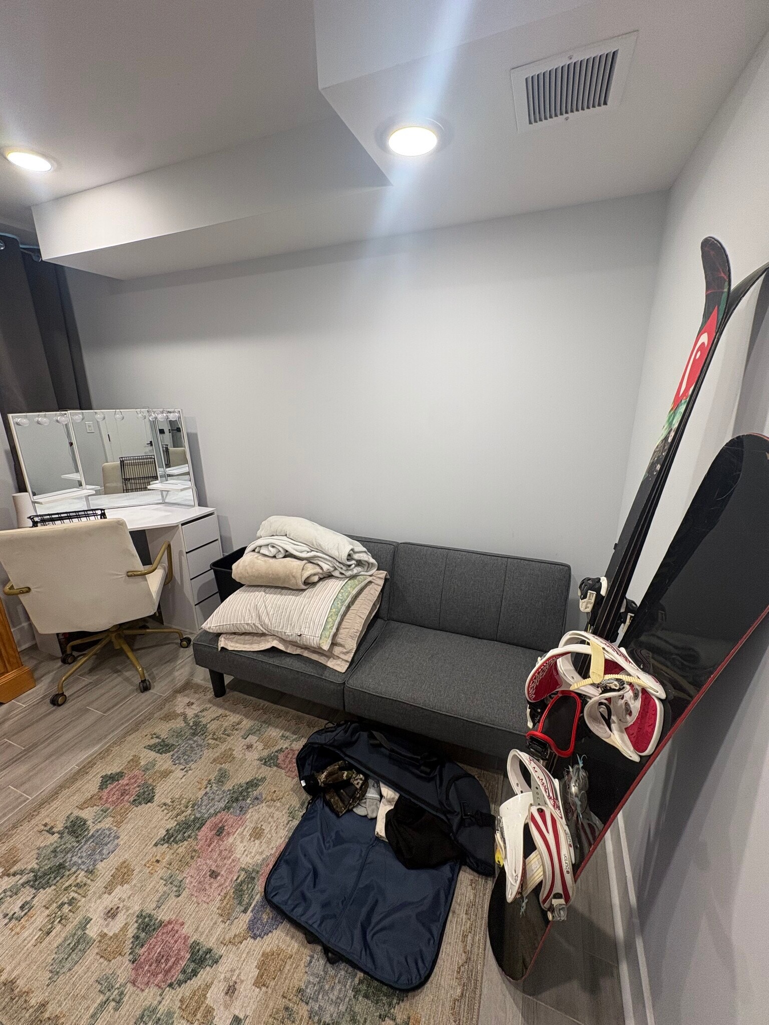 Downstairs 2nd bedroom - 402 W Berks St