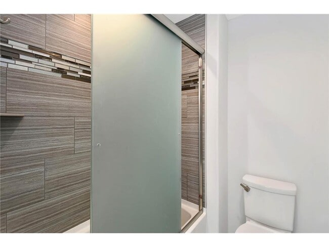 Building Photo - 154 Beaton Dr W