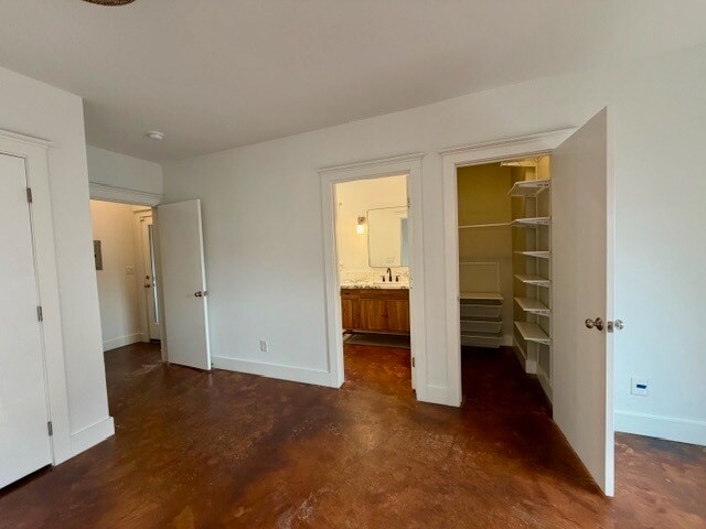 Building Photo - 3263 Louise St