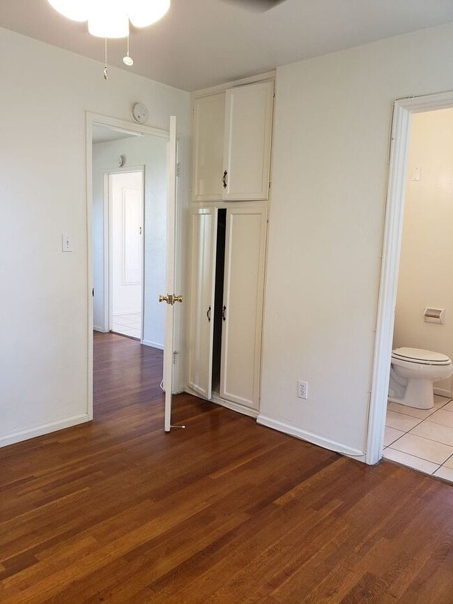 Building Photo - Recently Reduced!*Holiday Move In Special!!*Vintage duplex near La Mesa Village + basement storage!