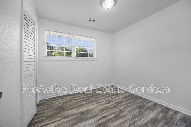 Building Photo - 107 Beazley Dr