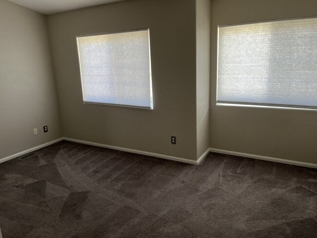 Building Photo - Beautiful townhome is Crown Point II!