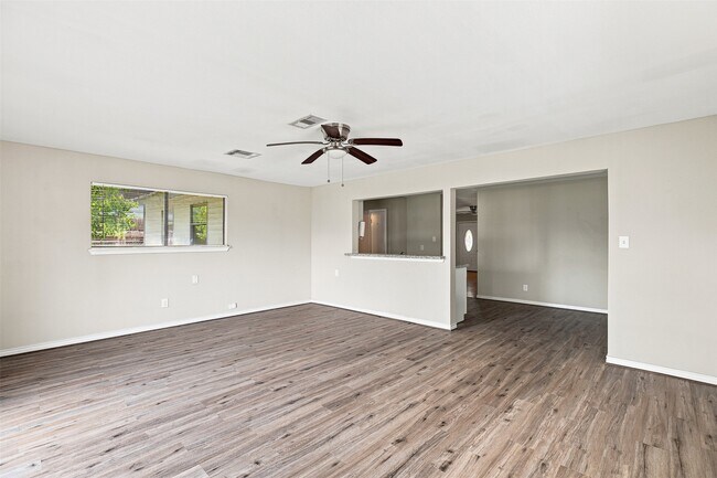Building Photo - 509 Avenue J