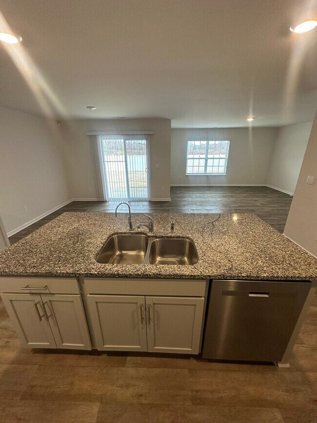 Building Photo - 7705 Sand Pit Rd