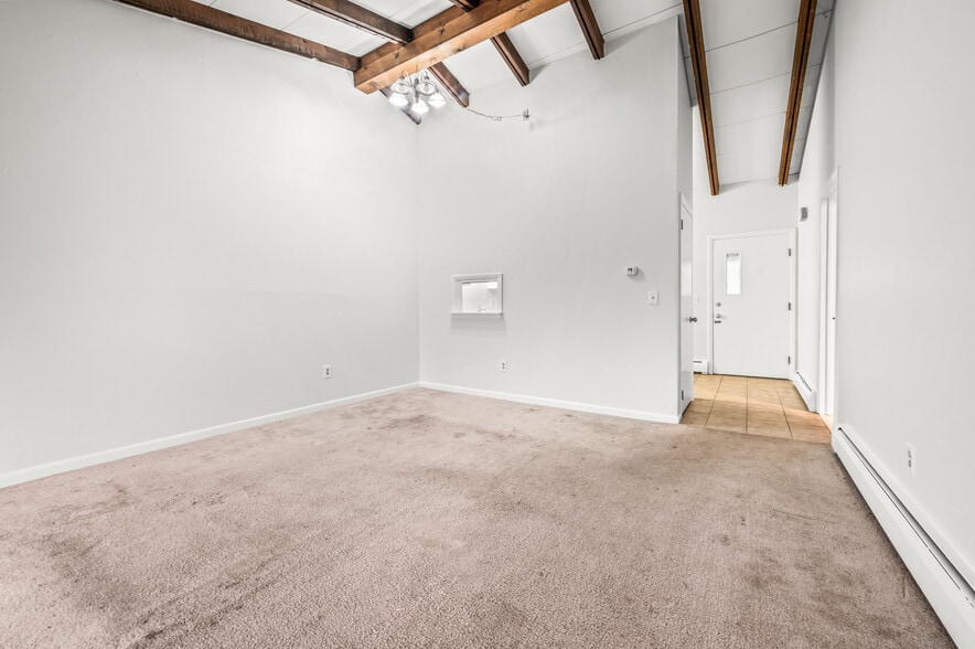 Building Photo - 343 Oakland St