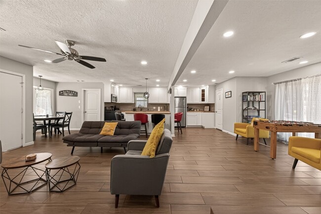 Building Photo - 8307 Carvel Ln