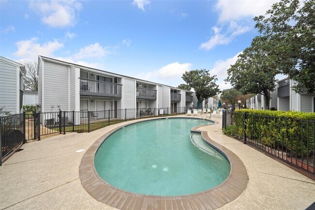 Building Photo - 13151 Walden Rd