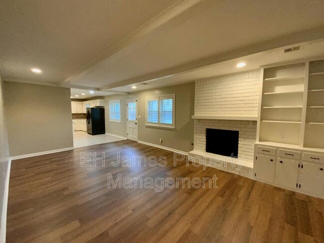 Building Photo - 4637 S Lakewood Ave