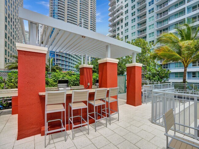 Building Photo - 1155 Brickell Bay Dr
