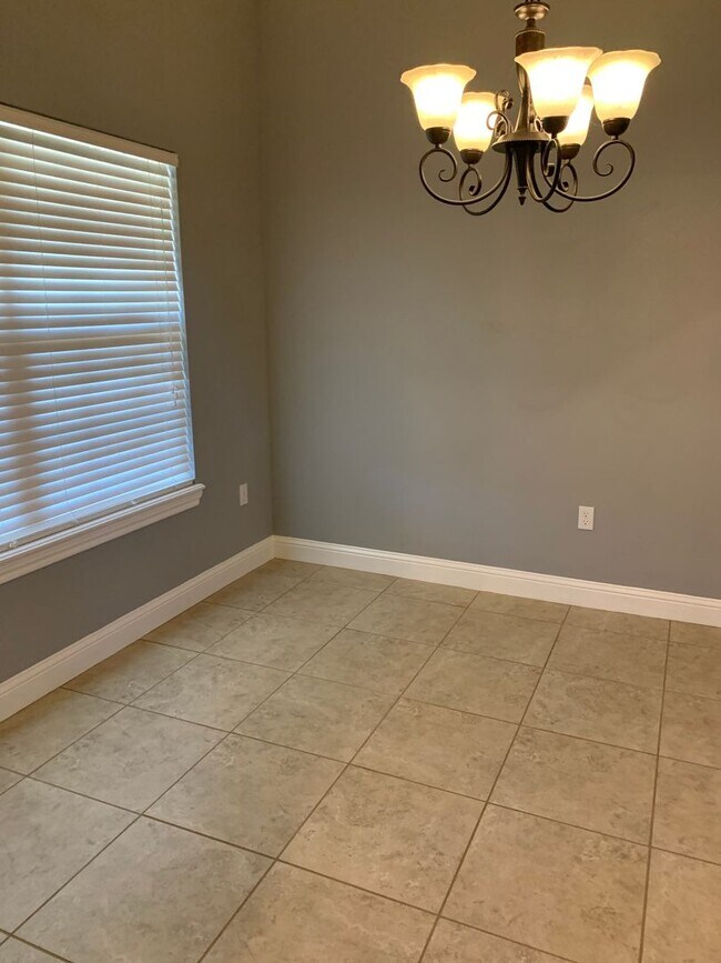 Building Photo - 2225 Jadyn Ln