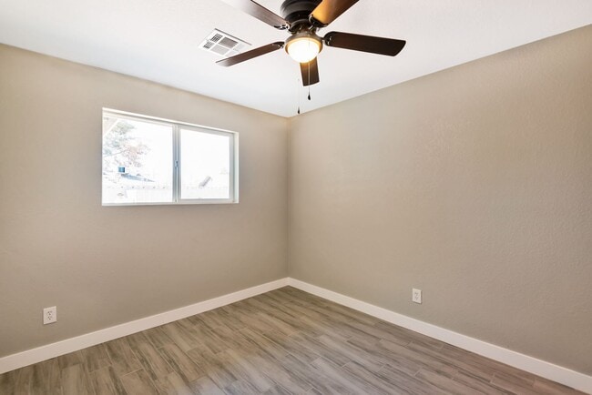 Building Photo - 5-Bedroom Tempe Home with Private Pool Near ASU Campus