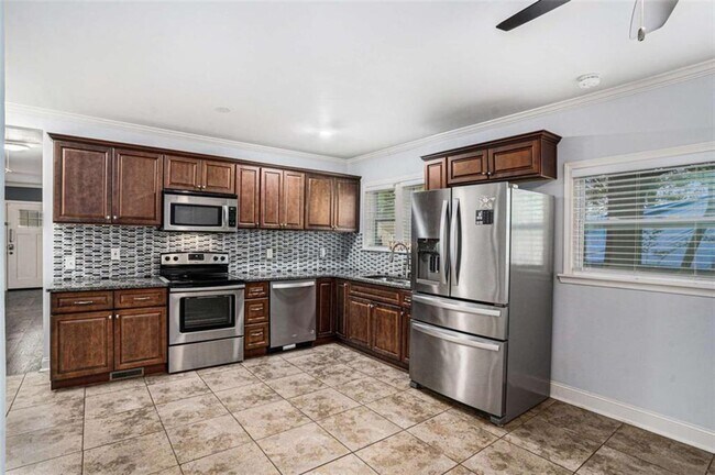 Building Photo - 3378 La Vista Dr