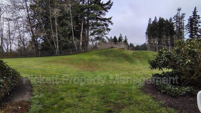 Building Photo - 20026 Vikings Crest NE