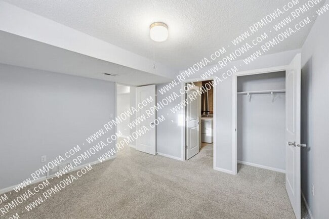 Building Photo - 4025 SE 25th St