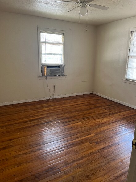 Building Photo - 4088 N Foster Dr