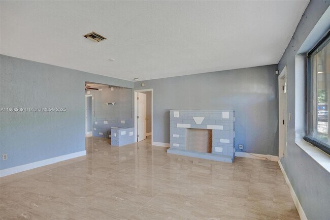 Building Photo - 2890 SW 9th St