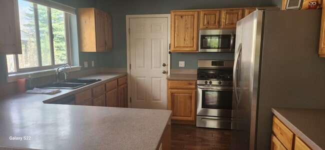Primary Photo - 5887 Kingsford Ave