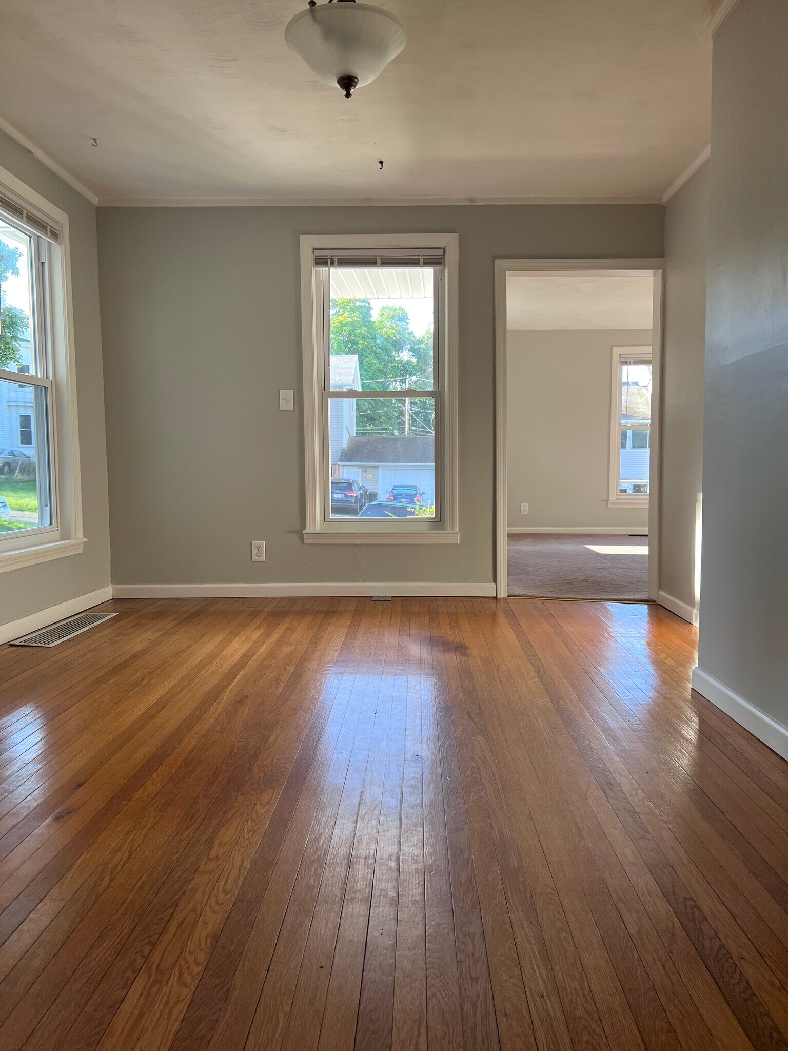 Building Photo - 15 Lamb St