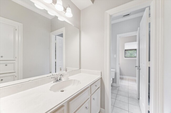 Building Photo - 23818 Pin Oak Dr