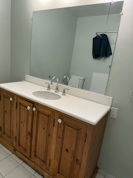 Building Photo - 3200 S Sepulveda Blvd