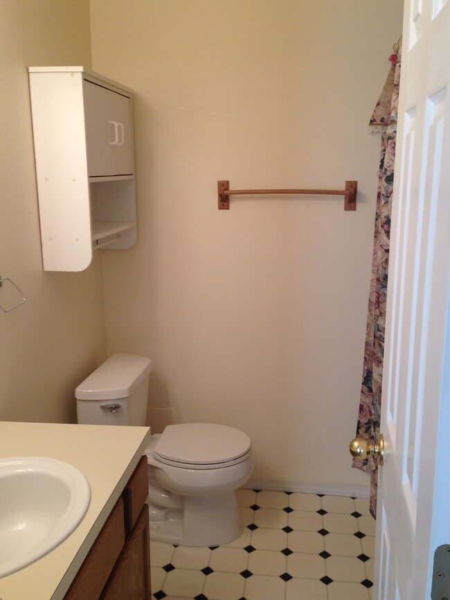 Building Photo - Great Two Bedroom Rancher- Airway Heights