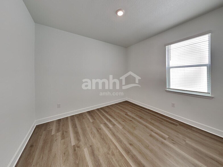 Building Photo - 37809 Dusty Saddle Ln