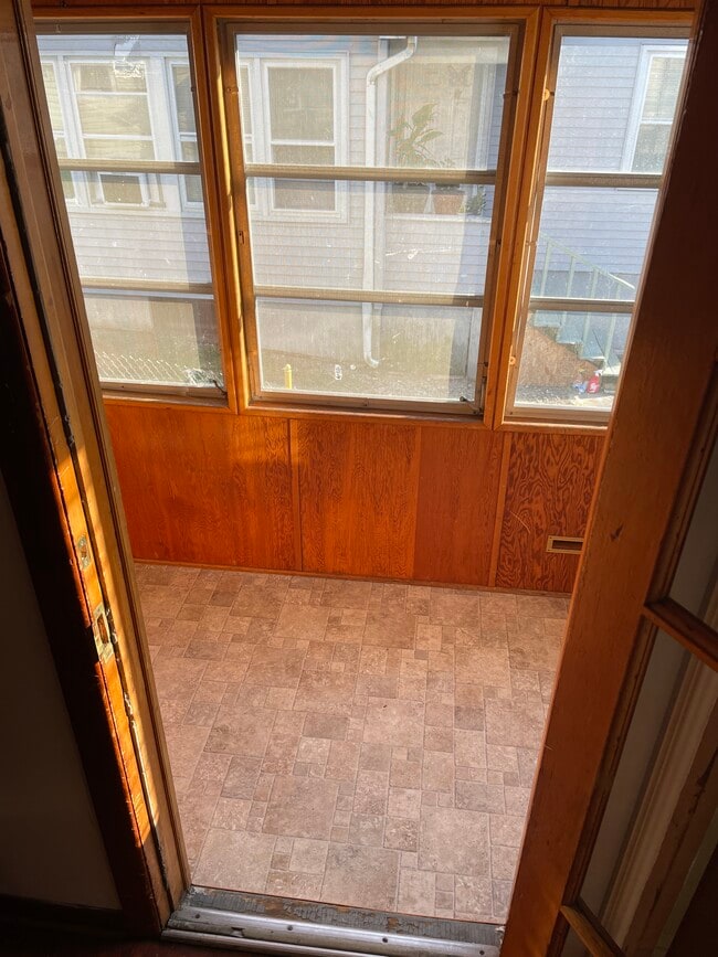 Building Photo - 84 Bridge St