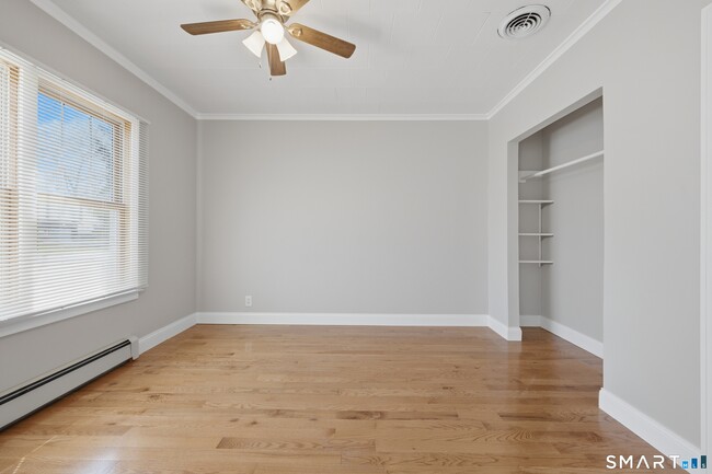 Building Photo - 456 Elm St