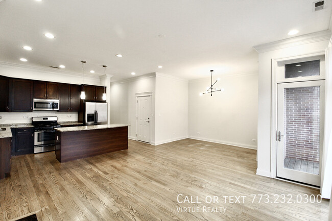 Building Photo - Fulton Market Condo-Quality 3 bedroom 2 ba...