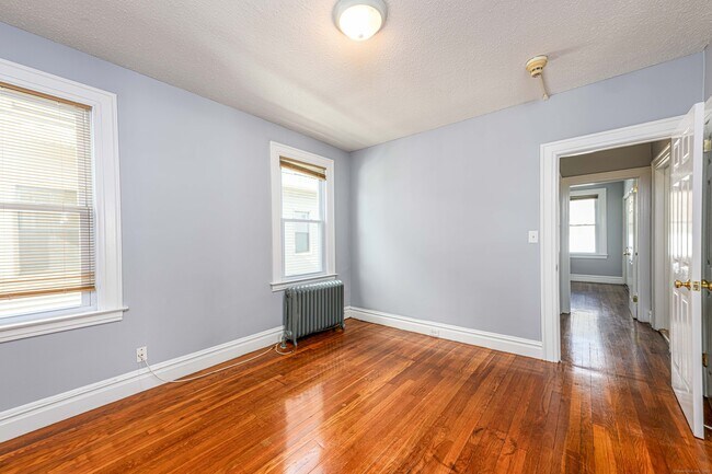 Building Photo - 1005 Whalley Ave