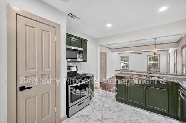 Building Photo - 3824 Collinwood Ave