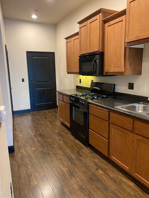 Building Photo - 1300 Market St