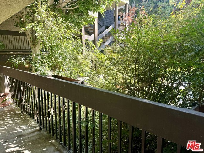 Building Photo - 950 Kings Rd